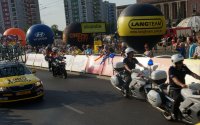 Policjanci zabezpieczają wyścig Tour de Pologne