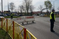Policjanci zabezpieczają XII Dąbrowski Półmaraton